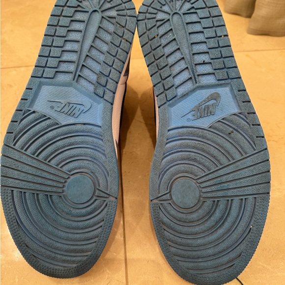 Jordan  Retro High OG University Blue - Picture 8 of 15